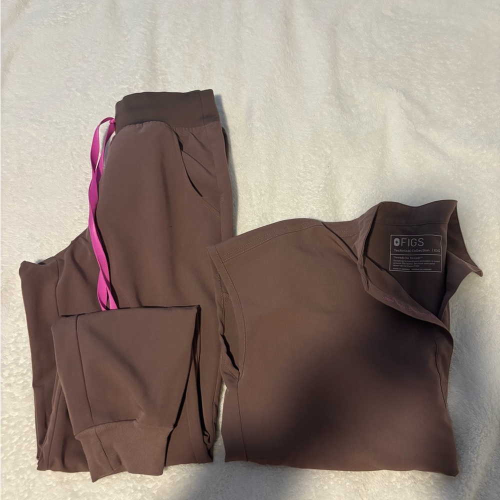 Figs Smokey Taupe Scrub Set with Pink Drawstring - XXS (top), XSP (bottoms)